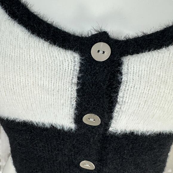 Cider Cropped Sweater Top Womens Size Medium Chain Straps Colorblock Black White - Picture 3 of 9